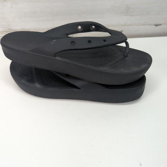 Crocs Classic Flip Flops V2 Womens Size W 10 Black Slip On Thong Beach Sandals - Picture 6 of 8